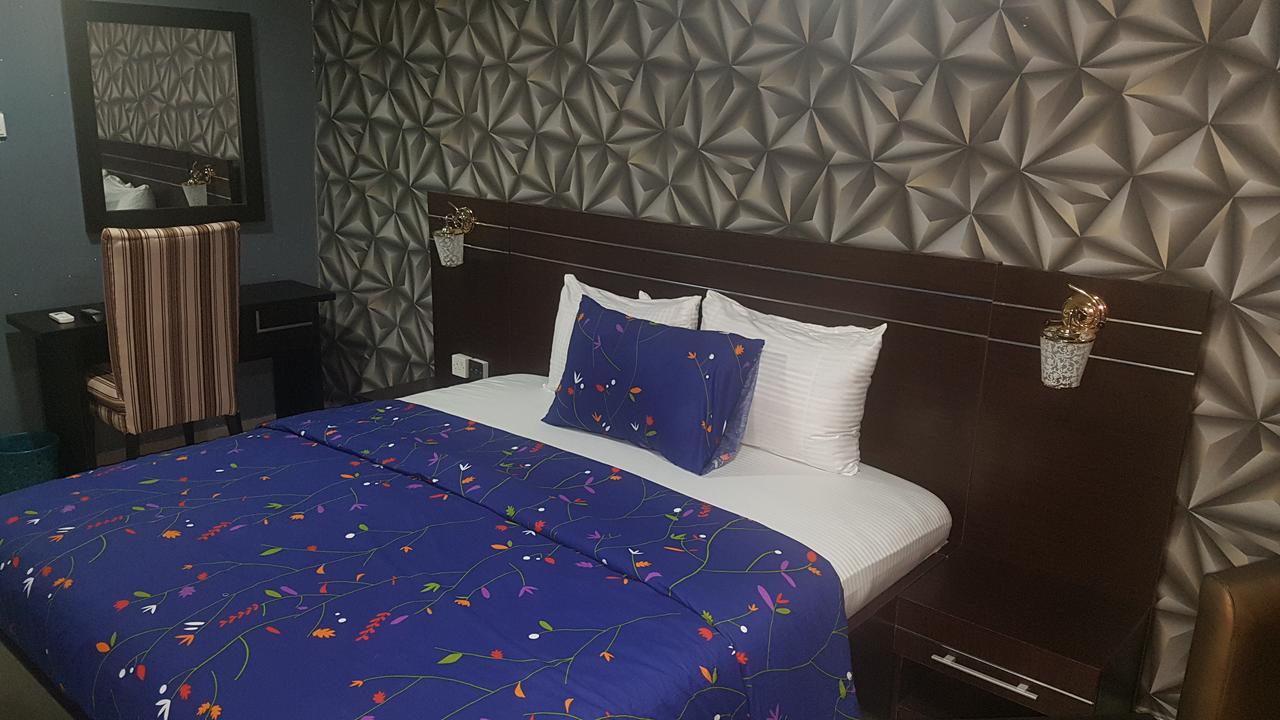 November 5 Hotell Bale Akiosi Exteriör bild